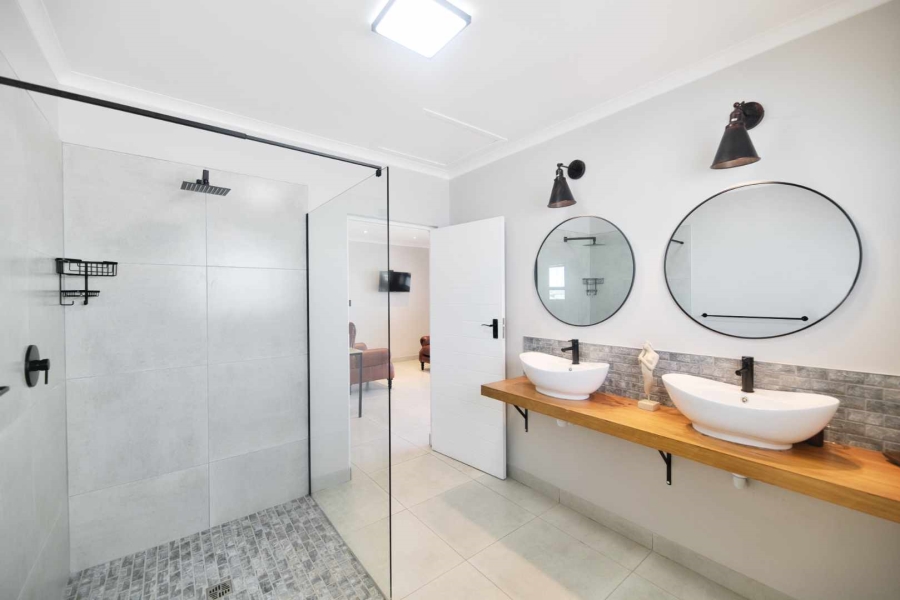 9 Bedroom Property for Sale in Westcliff Western Cape